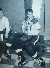NHL HOCKEY PHOTO PRINT GORDIE HOWE  DETROIT RED WINGS LOCKER ROOM  A DELVECCHIO 