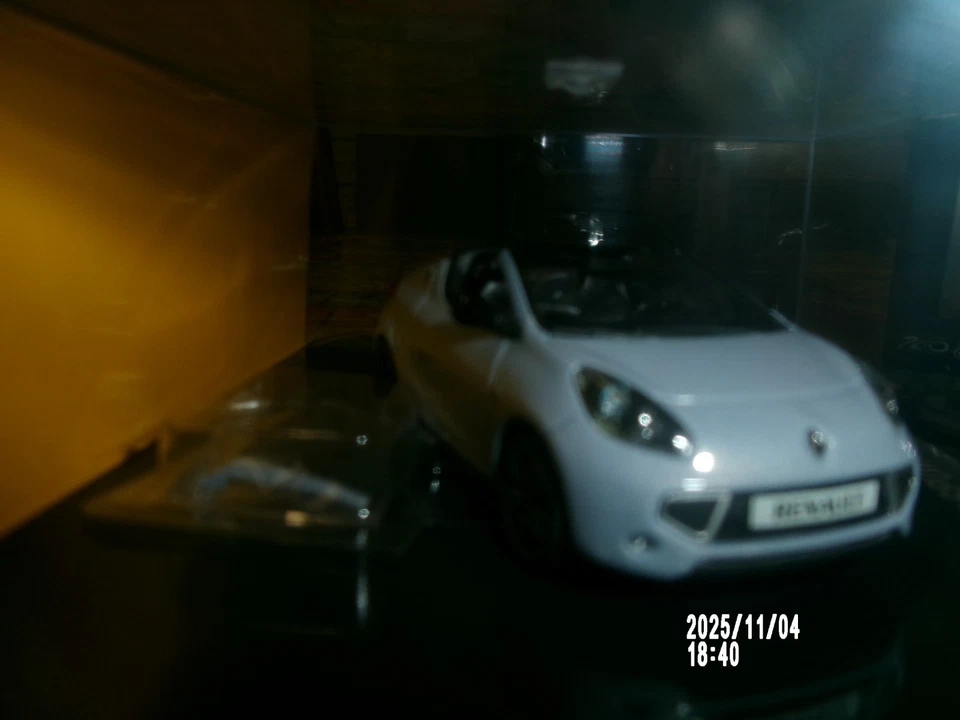 Voiture miniature 1/43ieme..RARE..Renault Wind..De 2010..s/boite - Photo 2/3