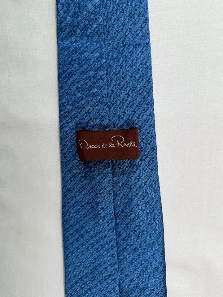 Corbata para hombre Oscar de la Renta azul patrón geométrico Foto 2 de 4