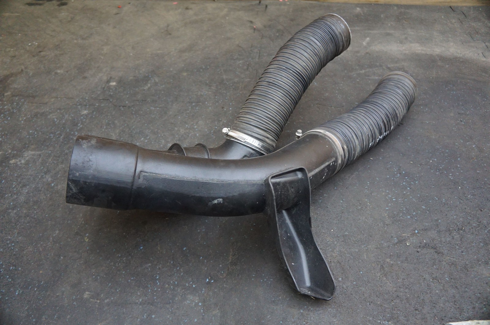 Front Left Driver Brake Cooling Tube 4S9615167A OEM Audi R8 Lms Gt4 2018