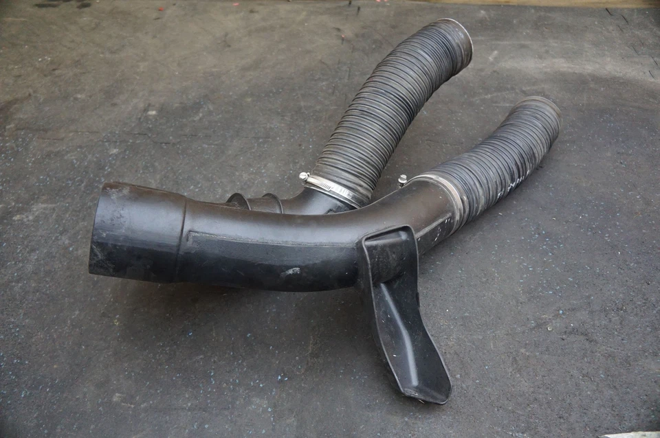 Трубка охлаждения переднего левого водительского тормоза 4S9615167A от оригинального производителя Audi R8 Lms Gt4 2018 - Изображение 3 из 4