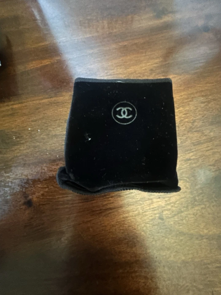 CHANEL POUDRE LUMIER 20 ouro quente - Imagem 3 de 4