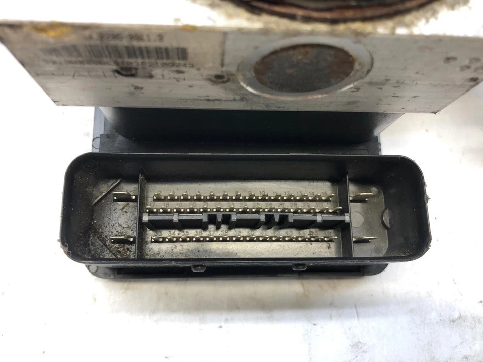 2001 - 2009 Volkswagen Jetta Beetle Golf ABS Pump/Module Assy OEM 1J0614117F - Image 3 of 4