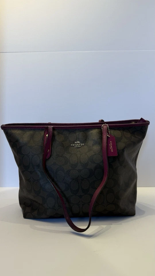 蔻驰签名手提包勃艮第装饰棕色帆布钱包-需要维修 — 第 2/4 张图片