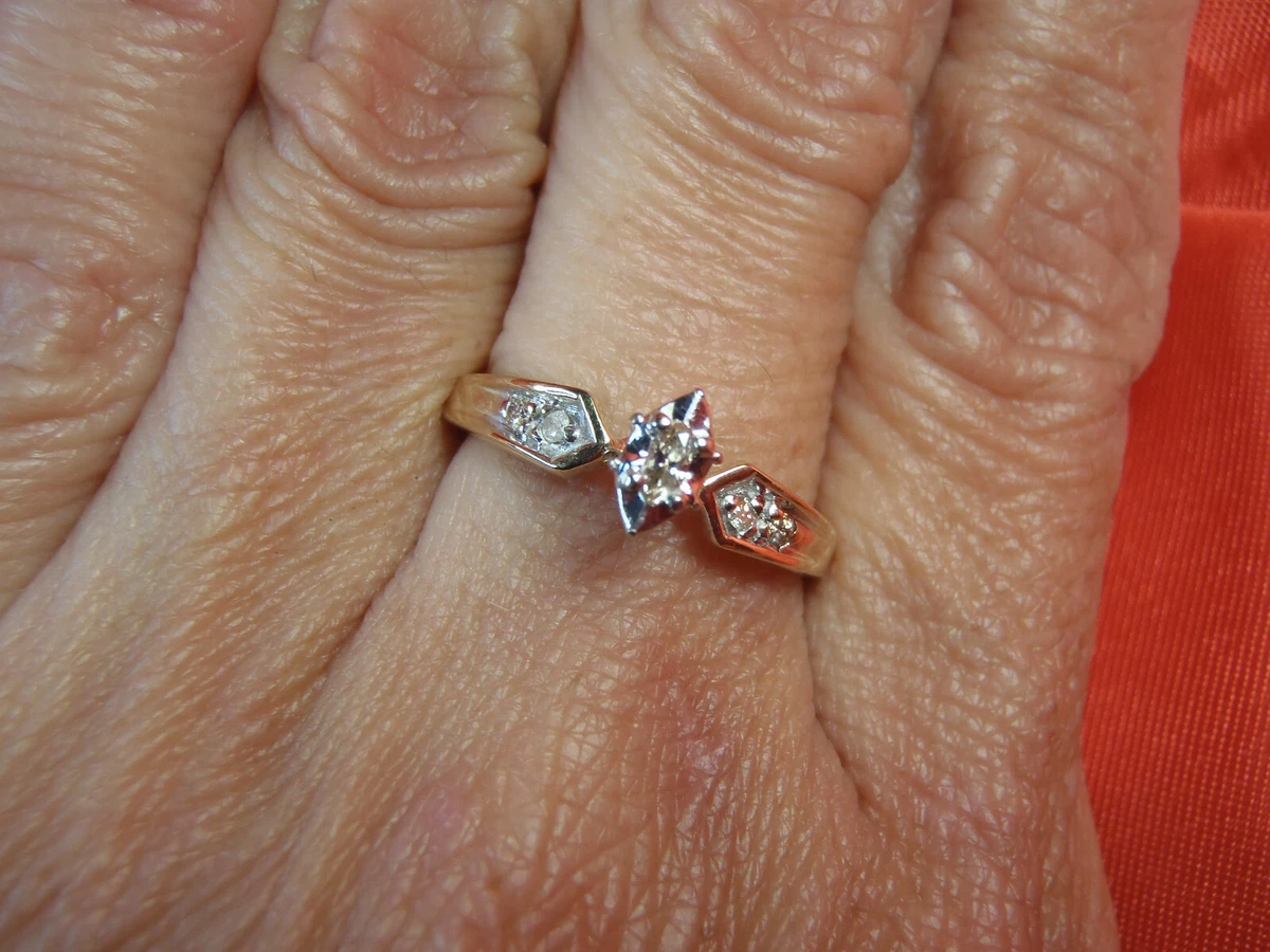 Gold ring with 4 diamonds outlet