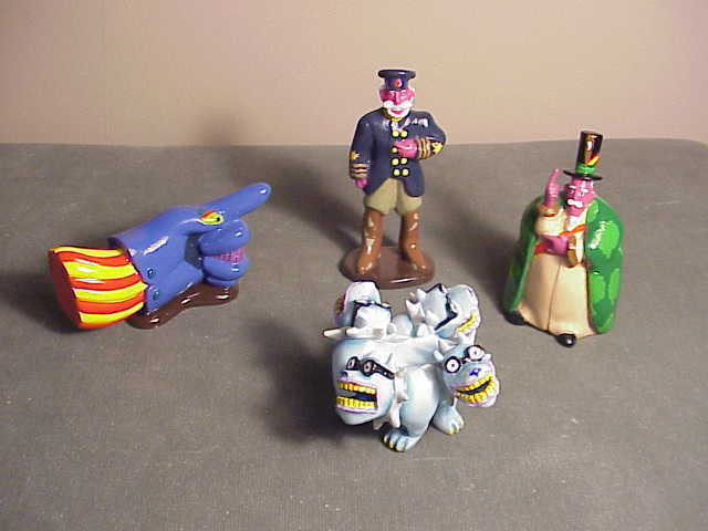 VINTAGE 1999 GARTLAN USA FIGURINE - BEATLES' YELLOW SUBMARINE