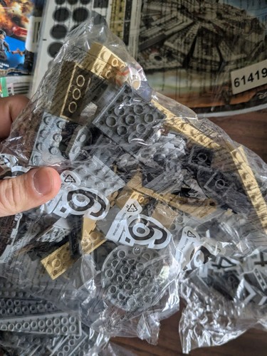 LEGO Star Wars: Millennium Falcon (75105) 90% Complete. Missing Bag 7 & Stickers - Picture 6 of 10