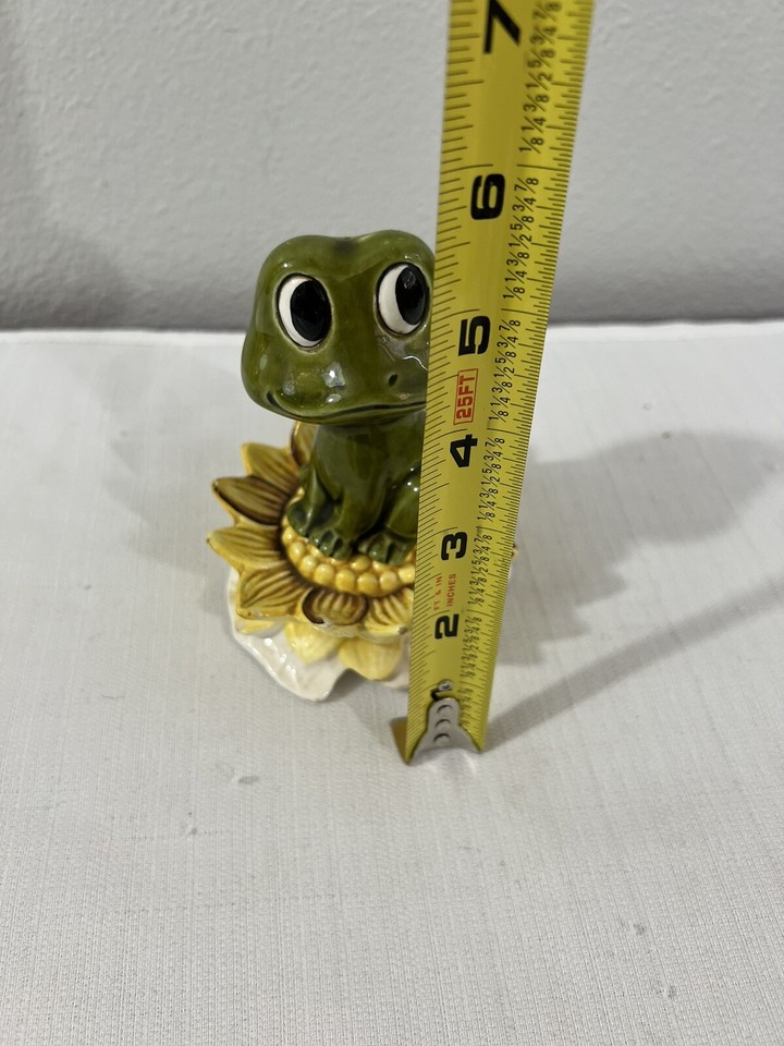 Neil The Frog Sears Vintage Frog And Lily Pad Salt And Pepper Shakers