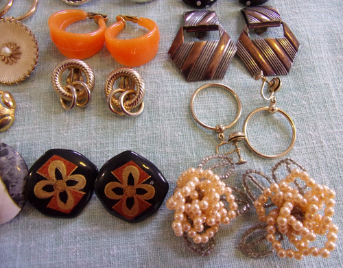 Lot Of 50 Vintage Pairs Of Clip & Screw On Earrings Assorted NICE! - Picture 8 of 8