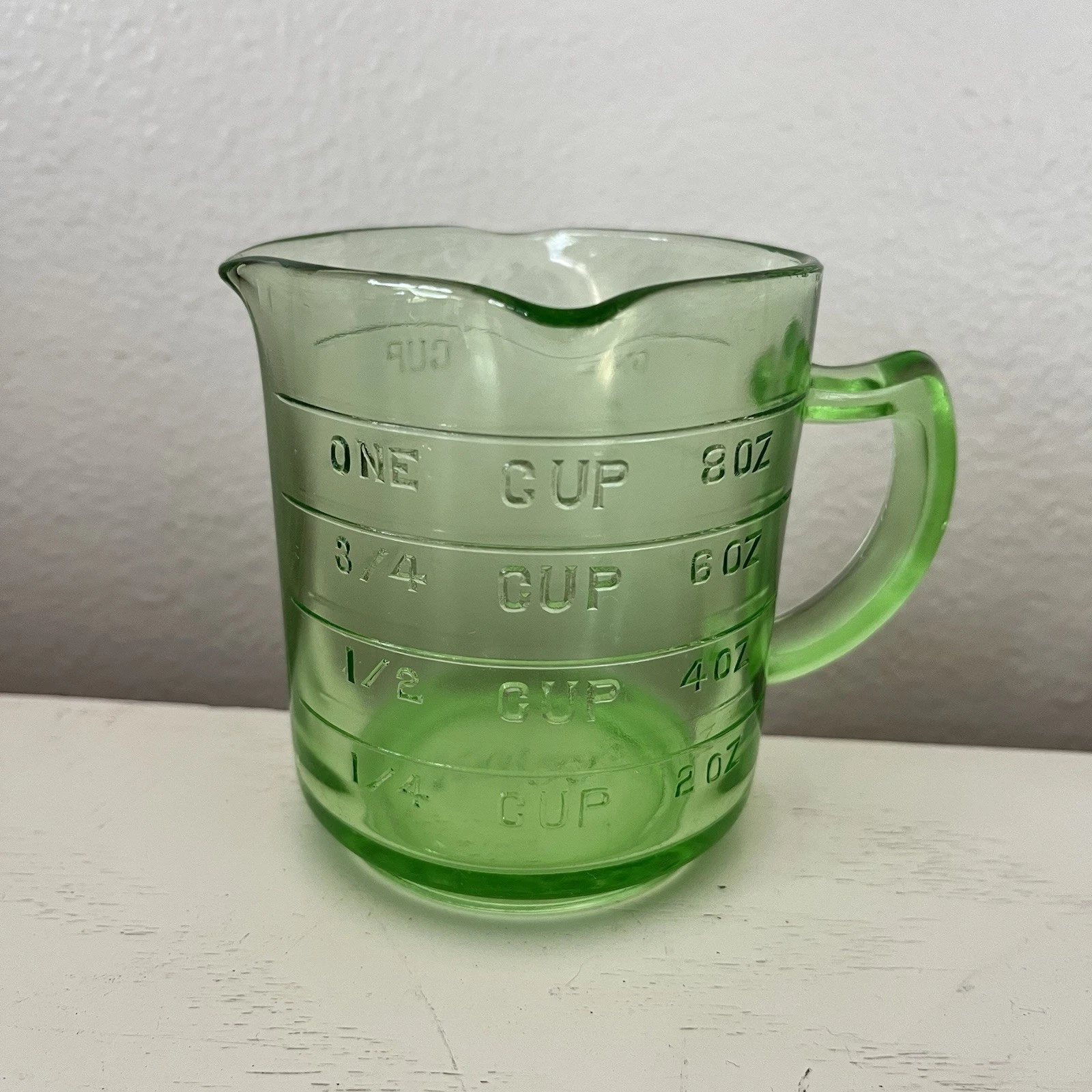 1930’s KELLOGGS Green Uranium Glass Measuring Cup 8oz 3 Spout UV Glows Vaseline
Opens in a new windo