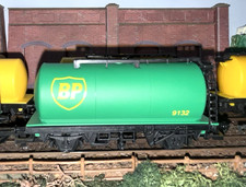 Hornby Railroad R6787 OO Gauge BP Green Tank Wagon #9132 Unused Boxed & Mint