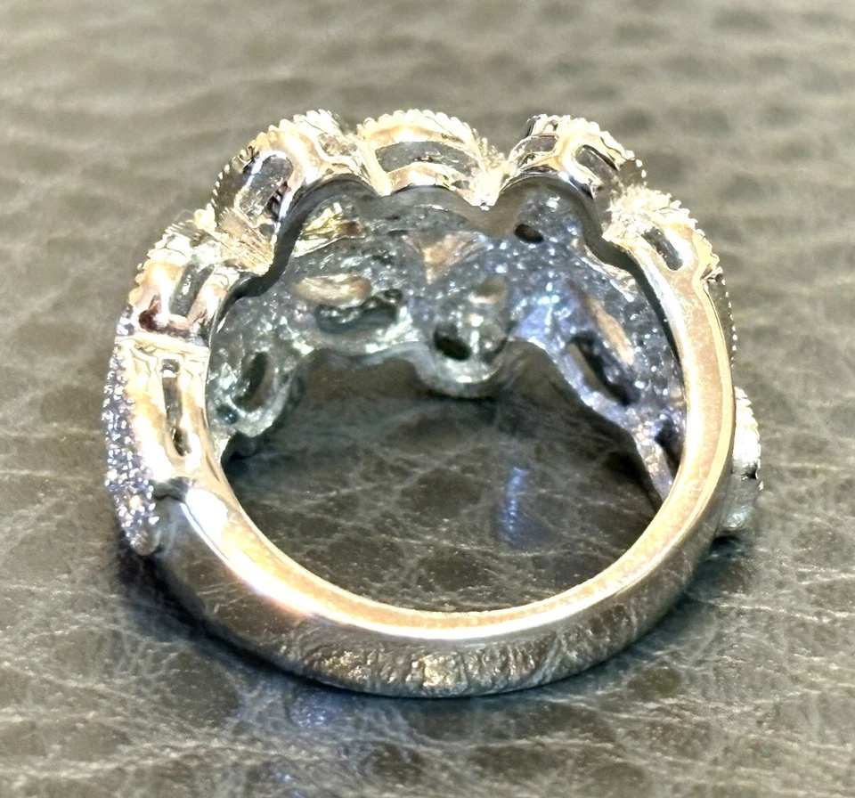 Anillo llamativo Lia Sophia "Abloom" cristal circonita cúbica flores incrustadas tono plata talla 5 Foto 4 de 4