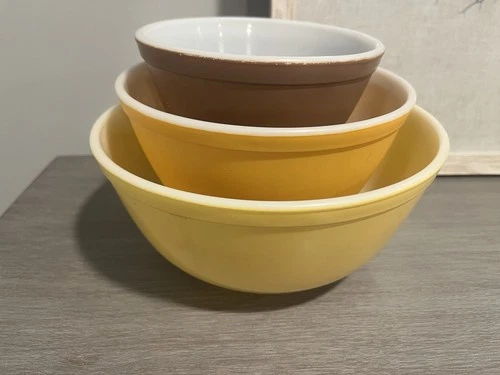 Vintage Pyrex Town and Country Nesting Mixing Bowls Set of 3 401, 402 and 403