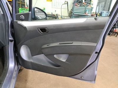 2014 Spark Rh Pass Side Front Door Interior Trim Panel Gray Afk