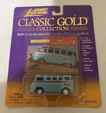 Johnny Lightning Volkswagen Bus Classic Gold Rare Aqua 1960 s Playing Mantis 3