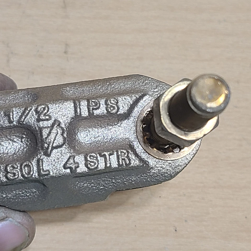 NEW BURNDY GAR174C CLAMP 1-1/2" IPS PIPE TO 4 STR GROUND CONNECTOR - Image 3 of 4