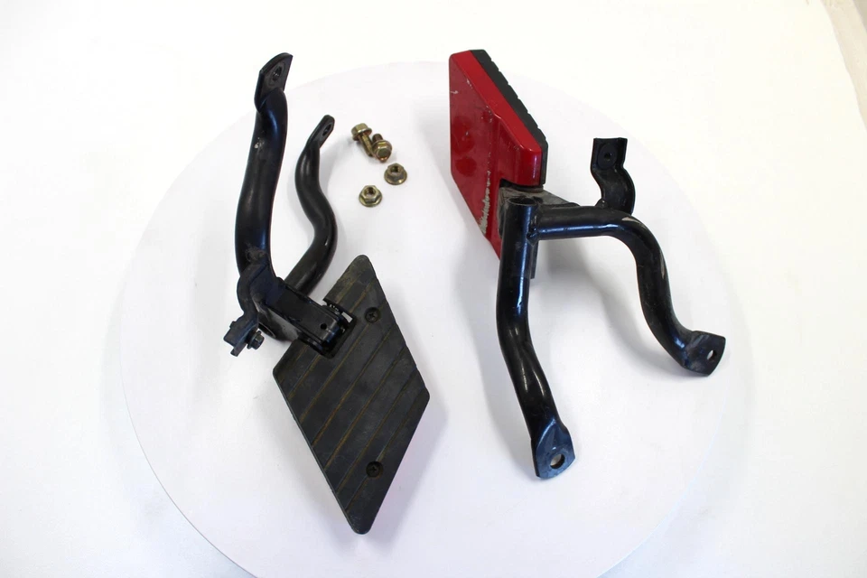 10 KYMCO PEOPLE S 250 OEM FRONT FOOT RESTS PEGS STEPS SET PAIR - Image 4 of 4