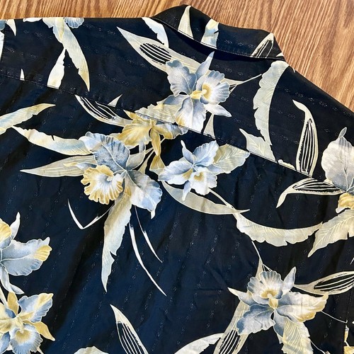 TOMMY BAHAMA Shirt~Mens M~Black Floral~Button Up~Relaxed Fit~Camp~Hawaiian~S/S - Picture 7 of 15