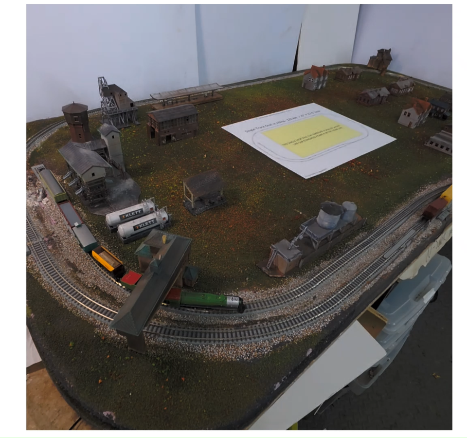 Z Scale Train Layout: Single Track Oval (48