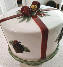 Noble Excellence Holly Bells Red Ribbon, Cones Cov  Pedestal Cake Stand 11" Nib