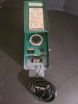 Hubbell Commercial Landscape 120v to 12v 300 Watt Outdoor Transformer w/Timer