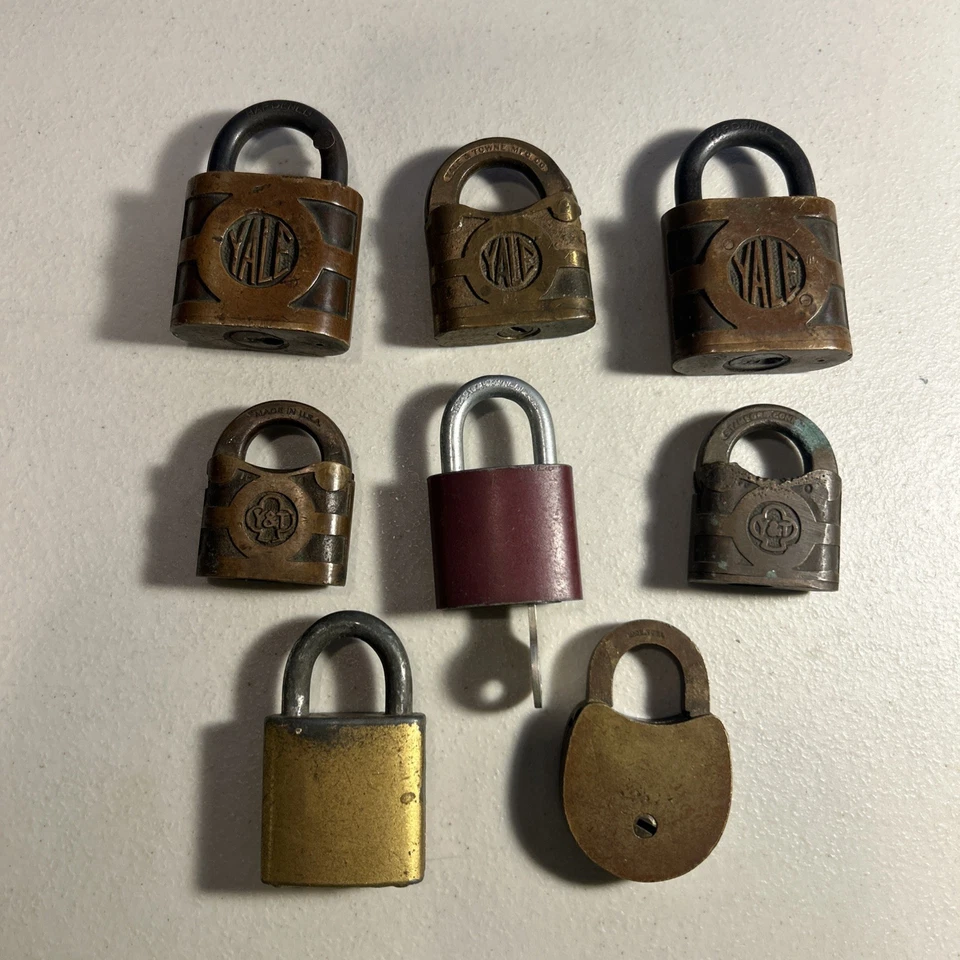 8 candados vintage excelentes - 6 Yale, 1 Miller y 1 Segal - Un candado YALE tiene una llave Foto 2 de 4