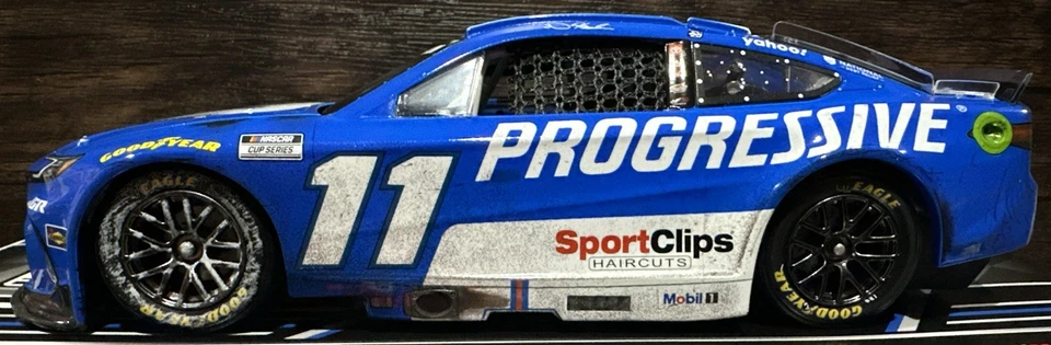 2025 DENNY HAMLIN PROGRESSIVE MARTINSVILLE WIN RACED 1/24 LIONEL NASCAR DIECAST - Image 2 of 4