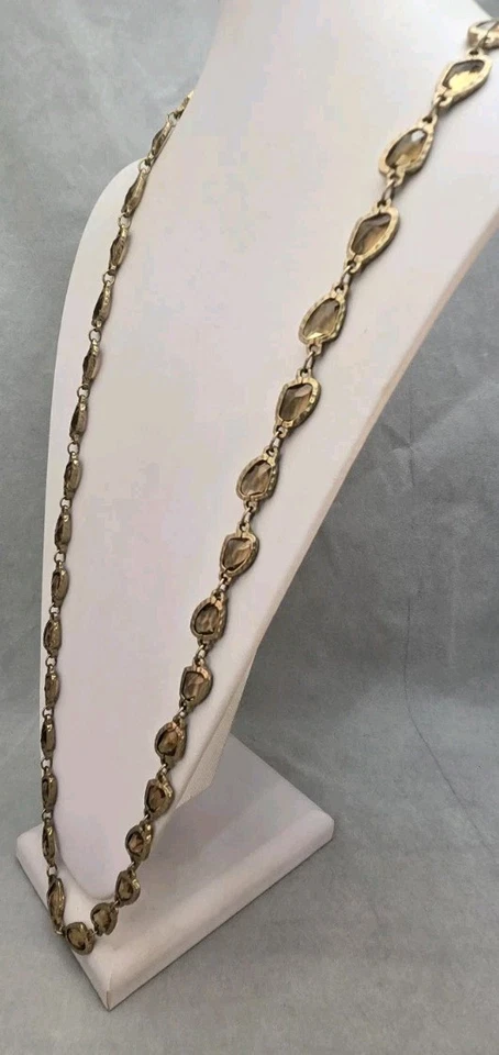 Collar Chico's Grande Marrón Claro Lucita Imitación Cristal Largo Claro Tono Dorado Foto 4 de 4