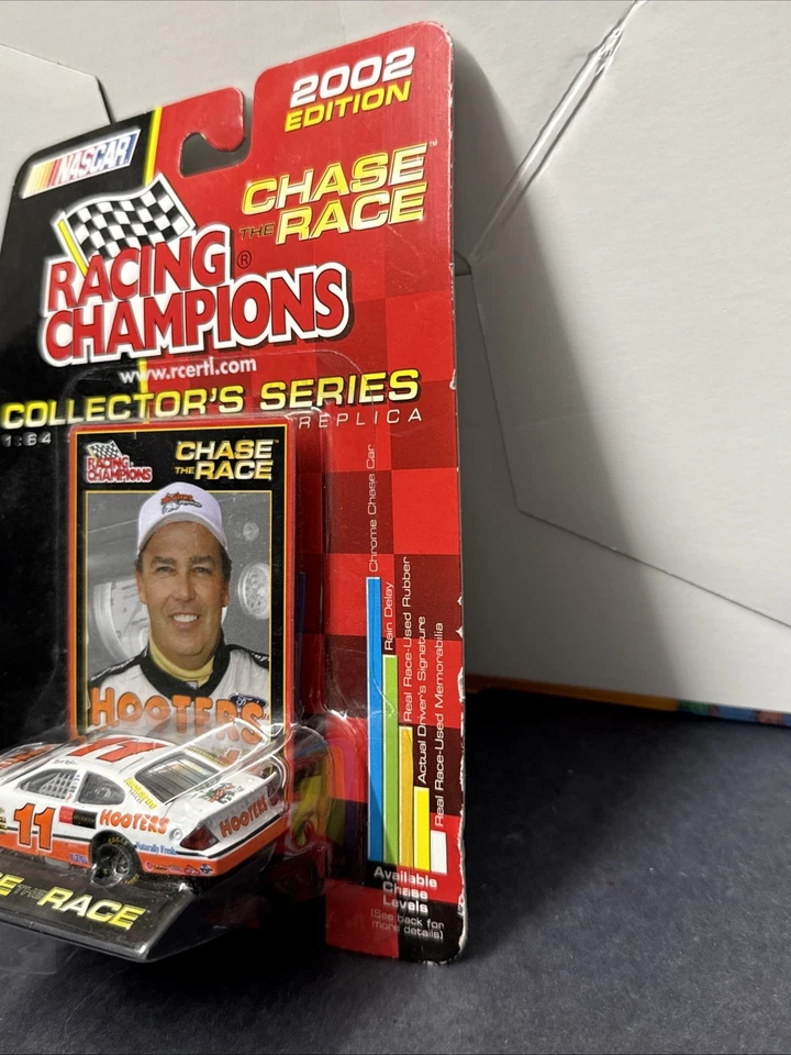 Brett Bodine Hooters 2002 1:64 NASCAR Racing Champions Chase The Race Diecast Foto 3 de 4