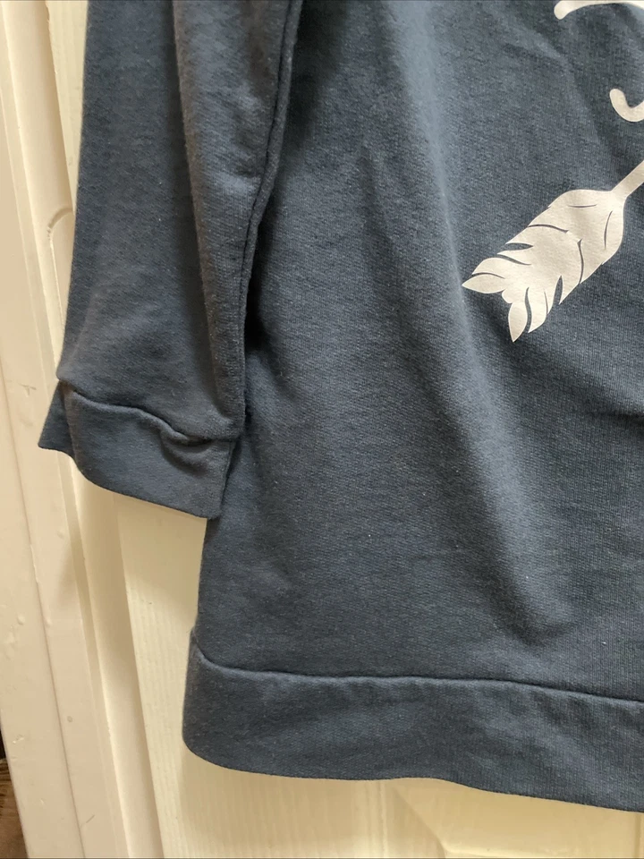 Next Level Mama Tried Gráfico Sudadera Azul Talla Grande Flechas Foto 3 de 4