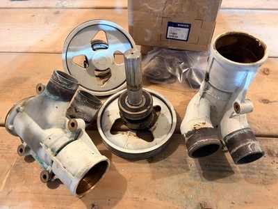 2 Volvo Penta D6 Raw Water Pumps - 21419376