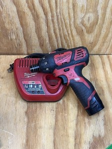 Milwaukee 12V Cordless 1/4" Hex Screwdriver Set - 2401-20 w/ Battery & Charger