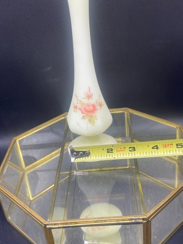 Fenton Vaseline Custard 8" Uranium Flower Painted Bud Vase, signed by Kay C. - Picture 14 of 14