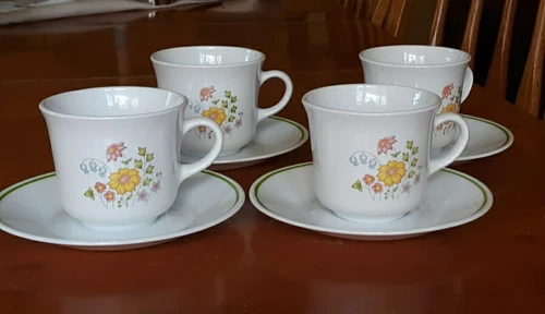 NEW Vtg. 1970’s Corelle “Spring Meadow” Set Of 4 Cups Plus Saucers 