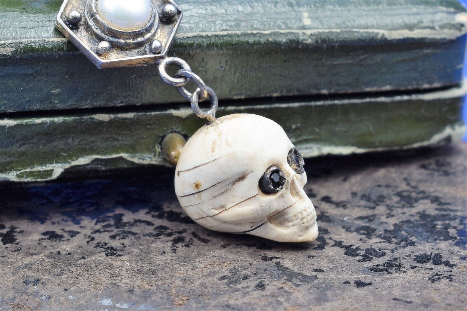 ANTIQUE VICTORIAN 19th Pendant SILVER Memento Mori Skull mourning VTG  gothic old