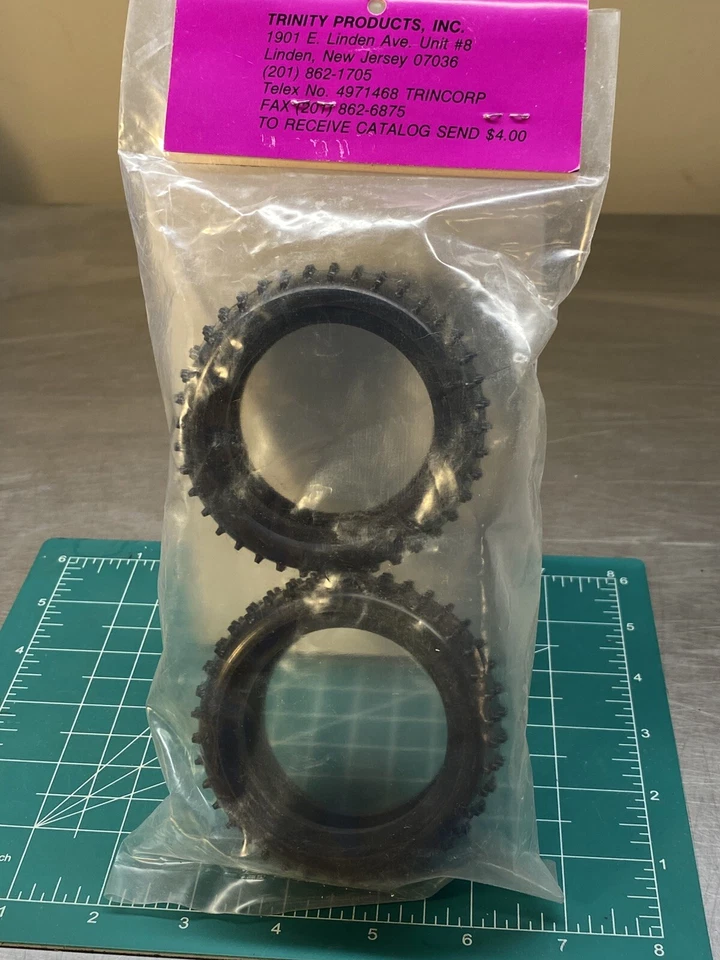 Pneus traseiros vintage Team Trinity 2,2" Spike RC - Imagem 3 de 3