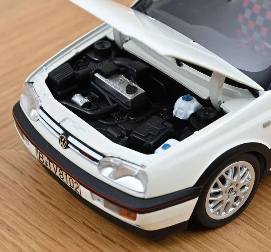 NOREV - Voiture de 1996 couleur blanche - VW Golf GTI - 1/18 - NOREV188508 - Photo 4/4