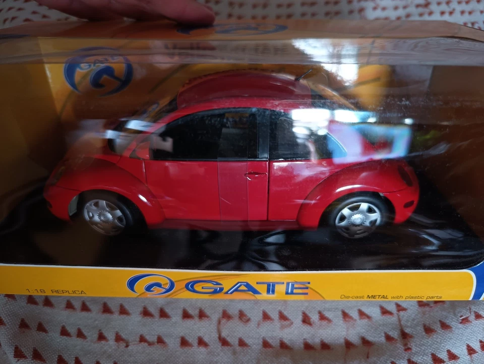 Modellino 1:18 Volkswagen New Beetle - Gate (colore rosso) - Immagine 3 di 4
