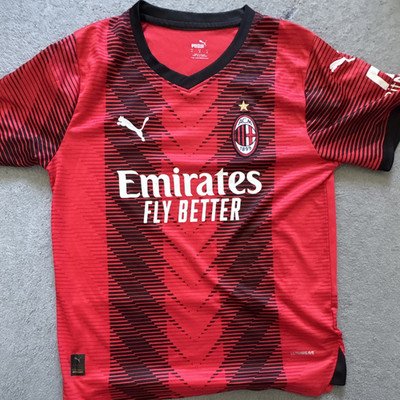 PUMA AC Milan Fußballtrikot Rot/Schwarz Kurzarm Größe M (Medium)