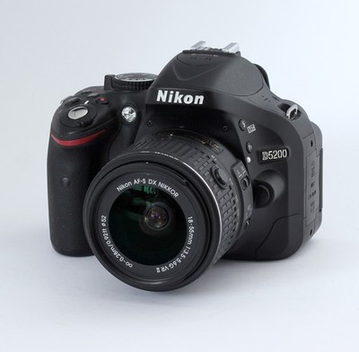 Nikon D5200 Kit 18-55mm VR II Nur 4.372 Auslösungen - Zustand: sehr gut