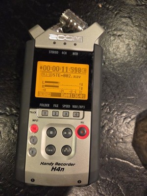 Zoom H4n Audio Recorder - With SD Card, Case, AC adapter, Remote Excellent 