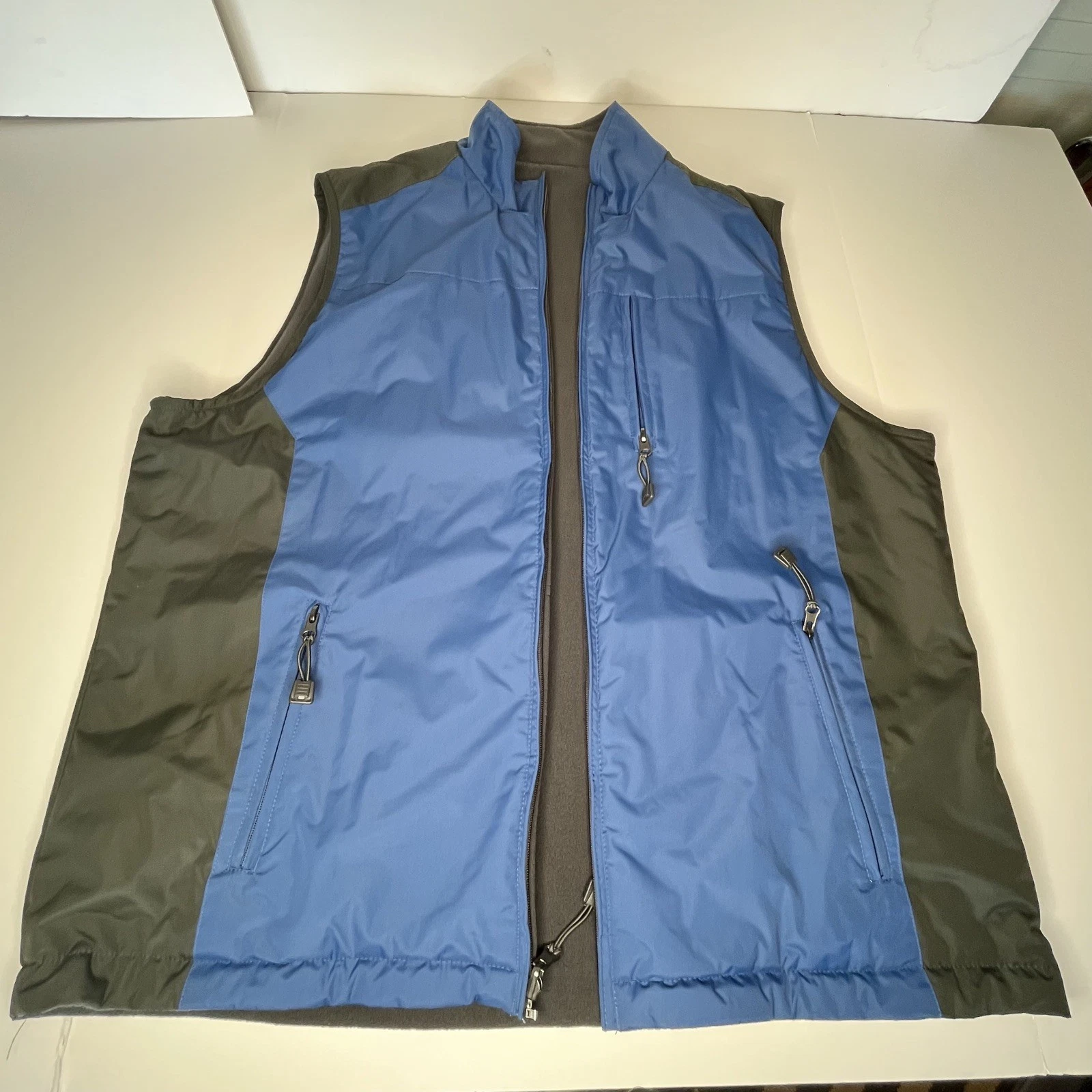 Izod Men's All Weather Reversible Vest Performance Golf Outdoors Size Large XL