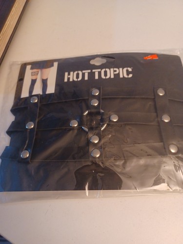 Hot Topic Center Ring Leg Belt New In Pkg - Picture 2 of 6