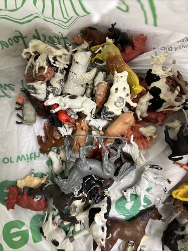 Bulk lot animal plastic figurines toys Most vintage Pretend Play Collect - Picture 7 of 8