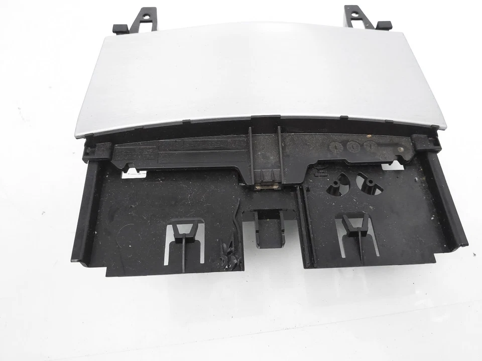 2008-2014 Mercedes-Benz C300 центральный карман лоток отсек 204-680-01-79 - Изображение 2 из 4