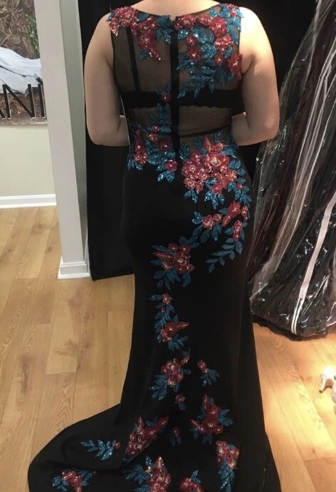 Vestido de graduación Jovani floral bordado con lentejuelas/cuentas Foto 4 de 4