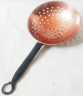 Antiker französischer 8 1/4'' Kupfer kurzer Griff Suppentopf Küche Skimmer Abtropffläche.