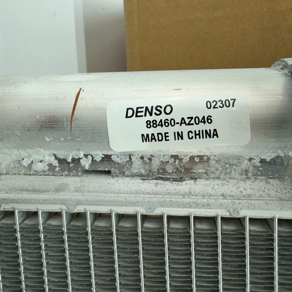 Conjunto de condensador Toyota Tacoma 2013-2015 88460-AZ046 OEM NUEVO Foto 4 de 4