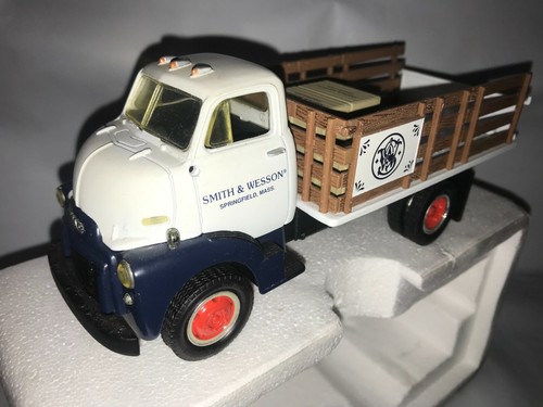 First Gear 1952 GMC Smith & Wesson Full Rack Stake Truck 1:34 Scale #10-1326 - Picture 2 of 10