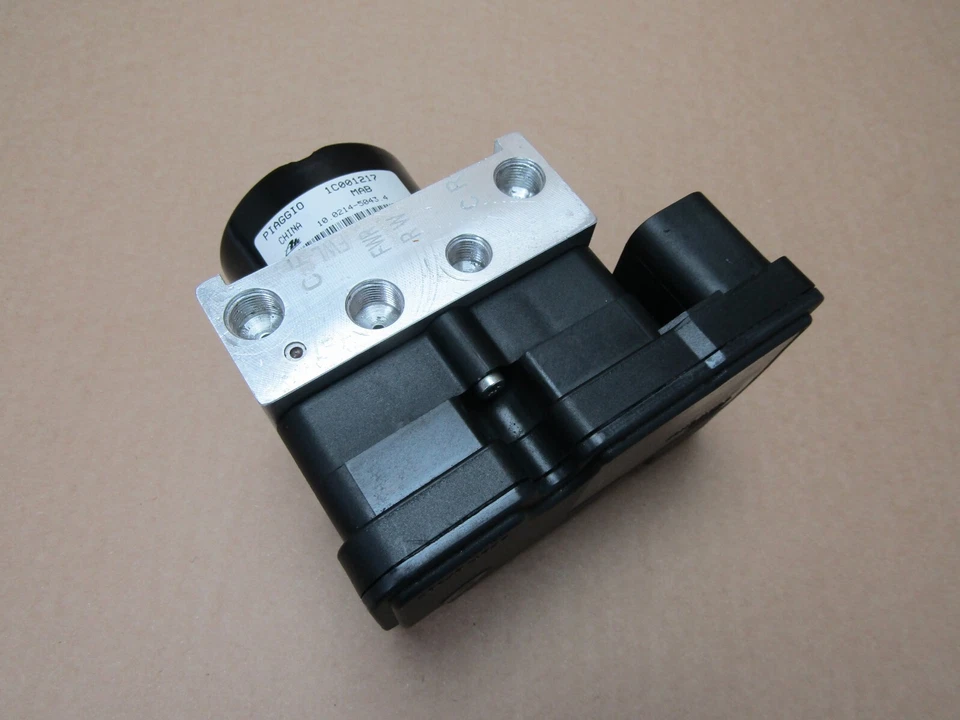 Piaggio MP3 500 LT Sport ABS 2018 2,717 miles ABS pump control module (12538) - Image 3 of 4